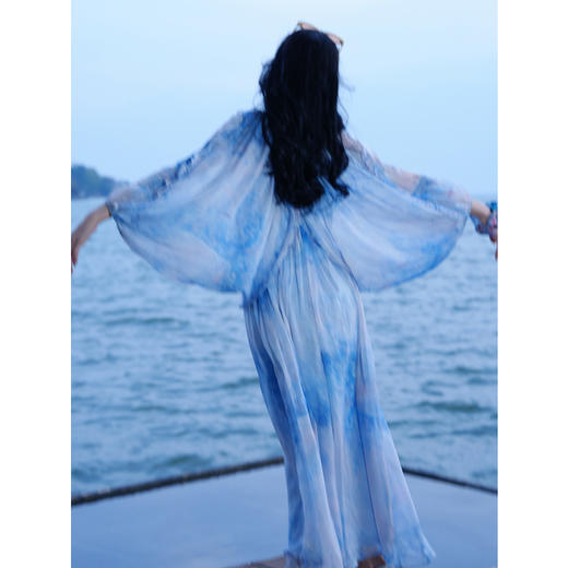 两三事梵高文艺晨雾汐潮2025夏季新款v领印花灯笼袖两件套连衣裙 商品图3