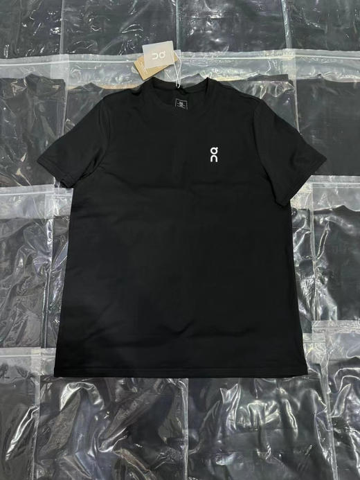 原单正品昂跑 core t系列 男款  速干轻量T恤  

S M L XL XXL 保真 黑蓝白三色 

适应场景 5/10公里运动 室内训练 混合运动 

132g 超轻量化 越南产 商品图1