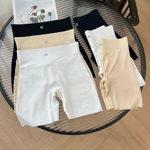原单正品露露LULU三合一无痕安全裤内裤
外网72美刀，颜色：肤色|黑色|白色
成分：80.3%锦纶+19.7%氨纶
尺码M.L.XL 商品图3