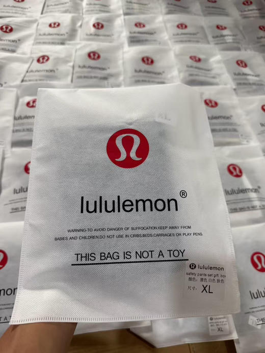 原单正品露露LULU三合一无痕安全裤内裤
外网72美刀，颜色：肤色|黑色|白色
成分：80.3%锦纶+19.7%氨纶
尺码M.L.XL 商品图1