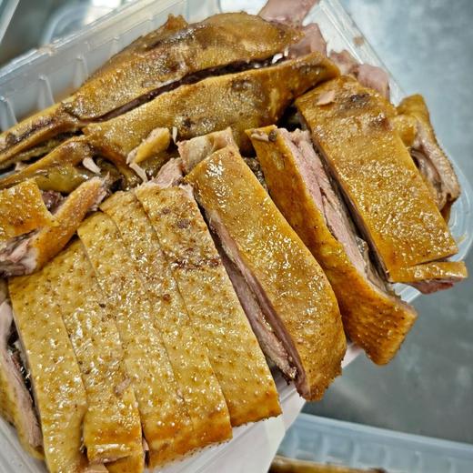 【斌哥优选】重庆荣昌卤鹅。正宗山城卤鹅，微波加热30秒。鹅油丝丝缕缕地揉进肉里，叫人吃了一口还想下一口。短保六天，及时收取，及时食用 商品图2