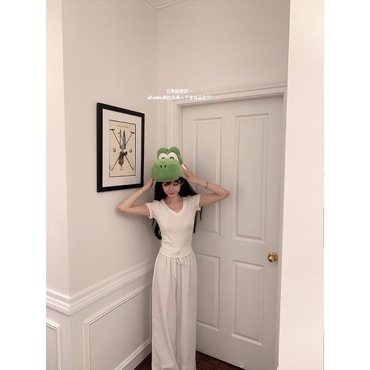 金蘑菇菇 新季不减肥t系列 / 一秒好身材 微妙小版型V领修身短袖 商品图4