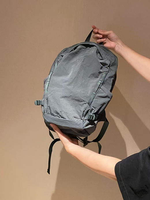 韩单正品KOLON中性款大容量双肩包背包，中性款运动徒步双肩，功能性强大，自重轻，防水防雨，满足多场景户外需求，中性款大容量双肩背包，功能性强大，自重轻！比一件t恤还要轻。
四个色，代购700➕ 商品图6