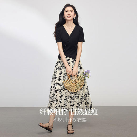 熙世界不规则开叉黑色T恤女短袖2025夏新款设计感修身正肩V领上衣 商品图2