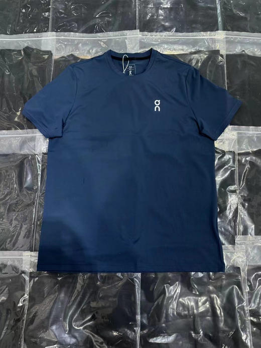 原单正品昂跑 core t系列 男款  速干轻量T恤  

S M L XL XXL 保真 黑蓝白三色 

适应场景 5/10公里运动 室内训练 混合运动 

132g 超轻量化 越南产 商品图3