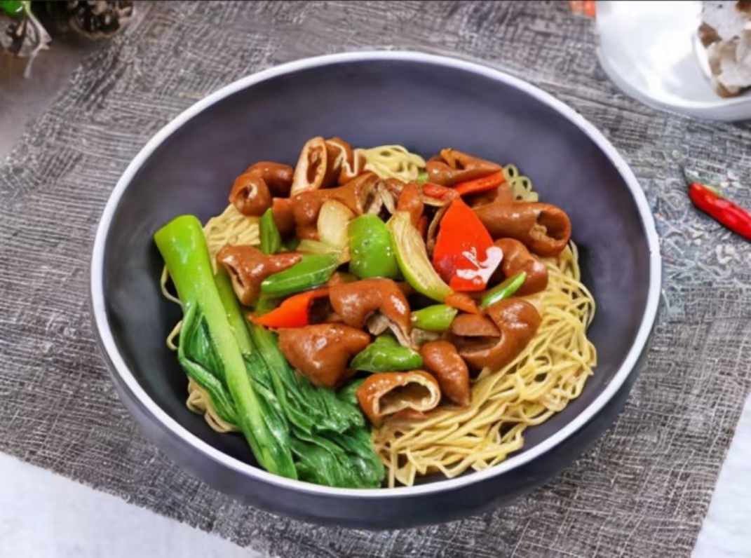 香辣肥肠拌面