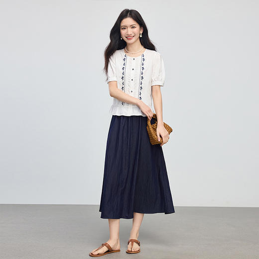 【周末秒杀】熙世界轻民族文艺风绣花衬衫女夏宽松荷叶边下摆圆领衬衣夏日穿搭 商品图4