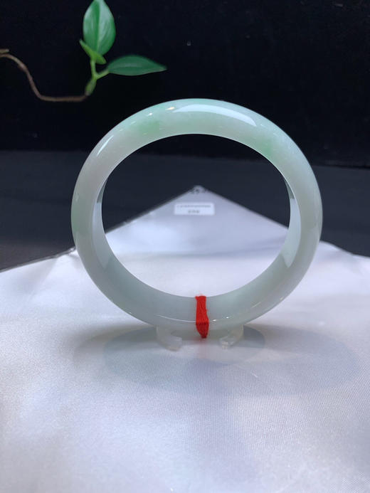 612774，59飘绿手镯，底妆清新细腻。一截带绿底，细腻干净 商品图2