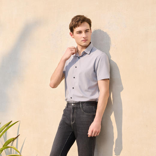 半身缘男装 夏季垂感提花柔软光洁抗皱短袖衬衫252112M01012135 商品图1