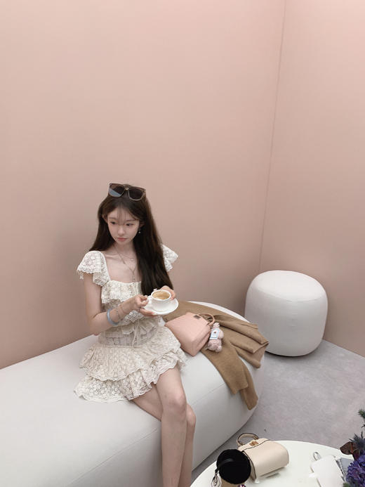 金蘑菇菇 da‘mare罗马的仲夏/方领镂空刺绣设计感衬衫高腰半裙 商品图0