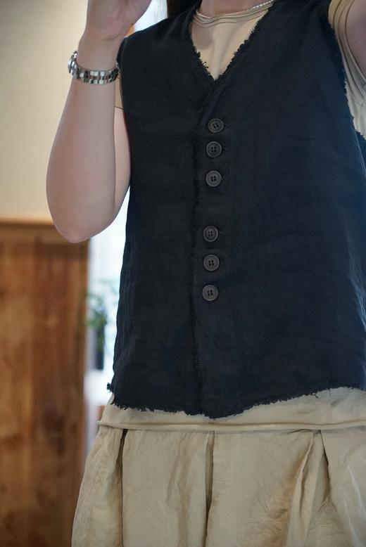 AEQUAMENTE 自然碎边马夹 商品图2