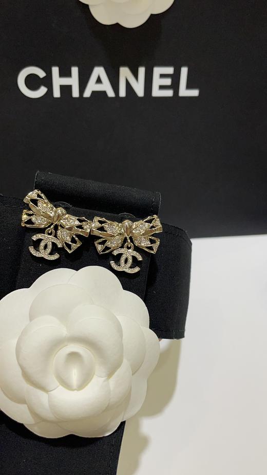 【深度定制】zp开版 CHANEL香奈儿镂空镶钻蝴蝶结双C金色耳钉 镂空镶钻小蝴蝶结温柔又气质 很适合日常佩戴哦🎀精致度满分 越看越美～ 商品图2