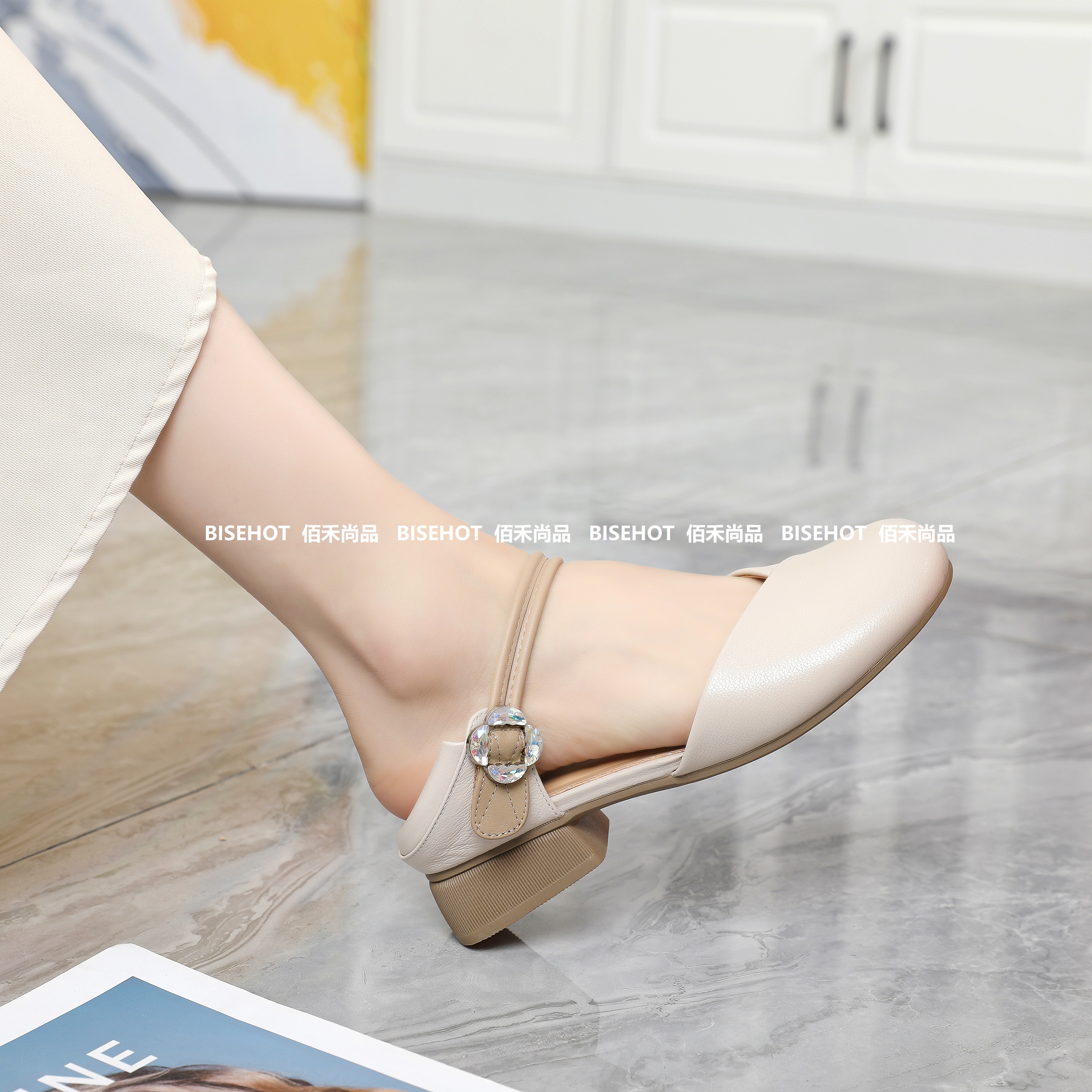 新品女士中空鞋829B52554（W）