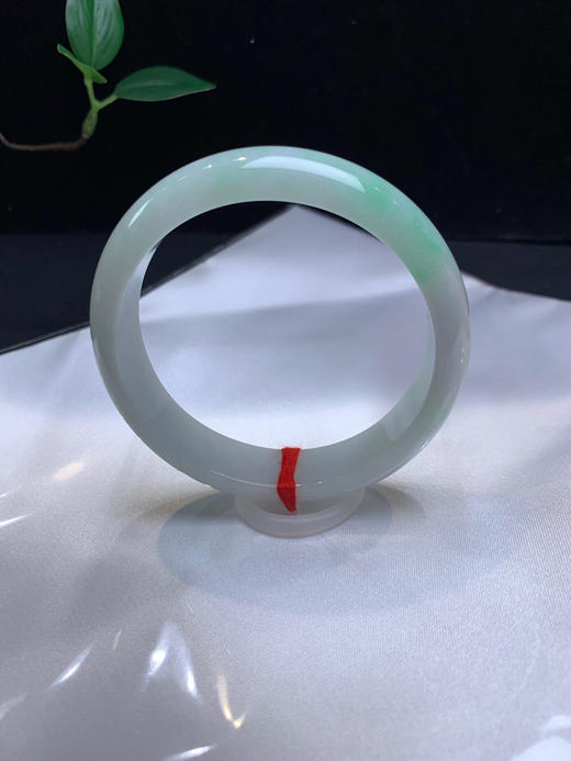 612774，59飘绿手镯，底妆清新细腻。一截带绿底，细腻干净 商品图4