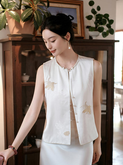 盛唐婧| 新中式蝶舞织金真丝缎马甲 商品图5