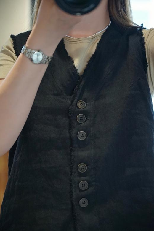 AEQUAMENTE 自然碎边马夹 商品图3