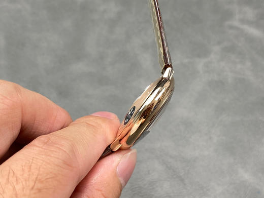 AF穷工极态，精雕细刻——卡地亚36mm自动机械蓝气球系列腕表
延续以往优异的产品质量更换全新包装和全新防伪标，让高品质更有识别性
【表壳】直径36毫米，原装一致！精钢材质表壳❕原版开模的❕❕ 商品图4