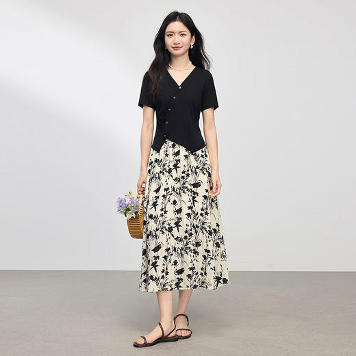 熙世界不规则开叉黑色T恤女短袖2025夏新款设计感修身正肩V领上衣 商品图4