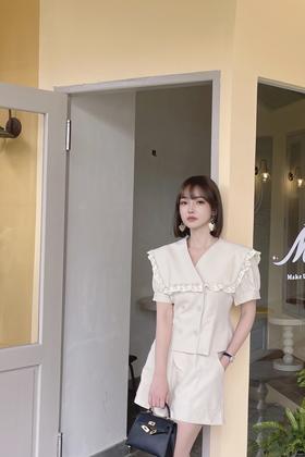 amadella 浅卡其娃娃领上衣短裤套装 18250