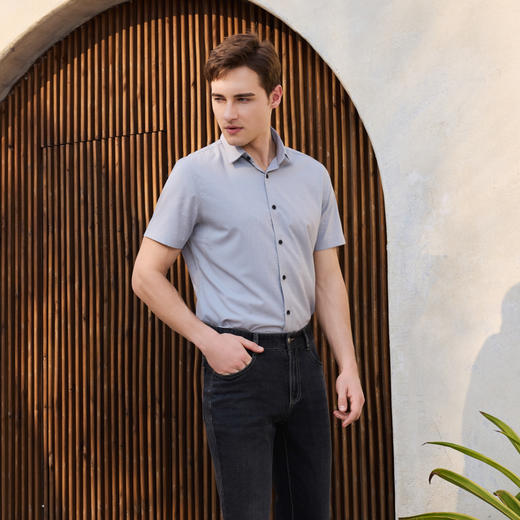 半身缘男装 夏季垂感提花柔软光洁抗皱短袖衬衫252112M01012135 商品图2
