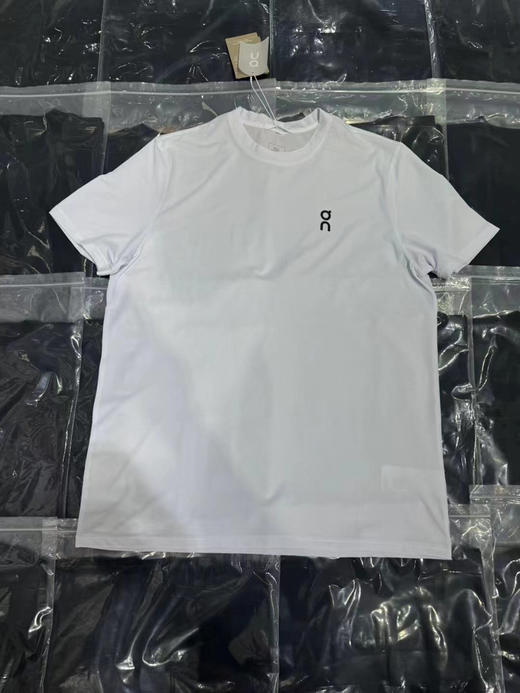 原单正品昂跑 core t系列 男款  速干轻量T恤  

S M L XL XXL 保真 黑蓝白三色 

适应场景 5/10公里运动 室内训练 混合运动 

132g 超轻量化 越南产 商品图5