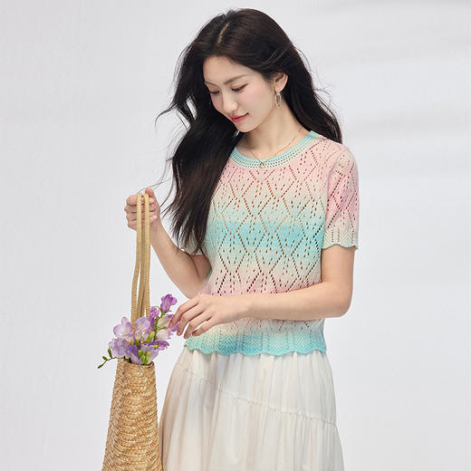 【周末秒杀】熙世界丁达尔渐变镂空短袖针织衫女薄款圆领短袖上衣2025夏季新款 商品图3