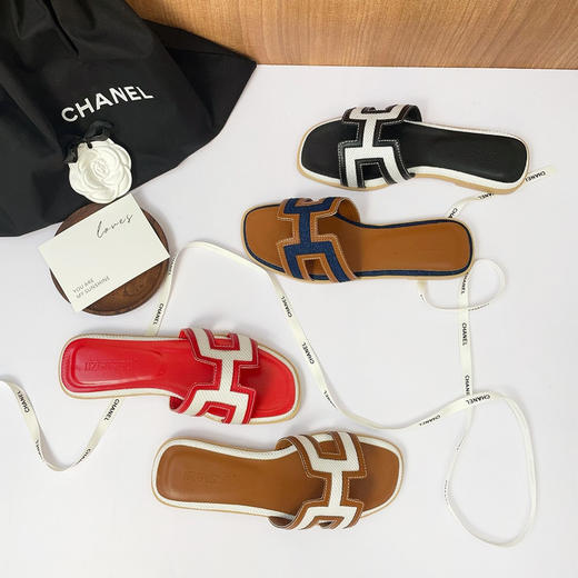 💕2025夏日奢侈大牌同款拖鞋合集💰69-89解锁小羊皮拖鞋❗❗ 年年人气都CHAO高的拖鞋又来啦 🥰夏天的气息一下就有了｜ 🆕ROAADN奢侈大牌同款夏日拖鞋 鞋型整体就很轻便 商品图3