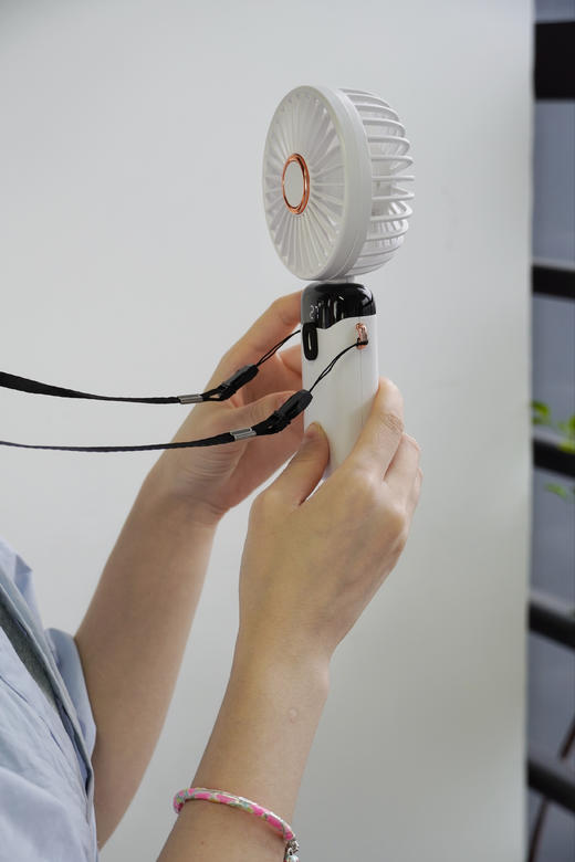 ☺️五一出门我们家人手一台🌡 怕热星人炎夏必备，消暑送凉❄🌬 超惠团价💰19.9 【AURARO 数显手持小风扇N15】巴掌大👏 超实用‼‼  商品图6