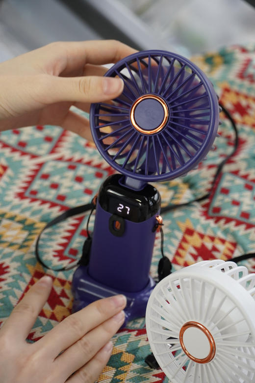 ☺️五一出门我们家人手一台🌡 怕热星人炎夏必备，消暑送凉❄🌬 超惠团价💰19.9 【AURARO 数显手持小风扇N15】巴掌大👏 超实用‼‼  商品图4