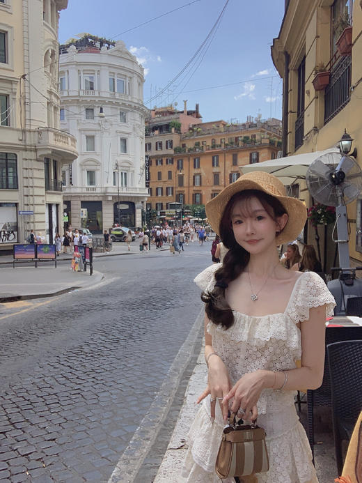 金蘑菇菇 da‘mare罗马的仲夏/方领镂空刺绣设计感衬衫高腰半裙 商品图3