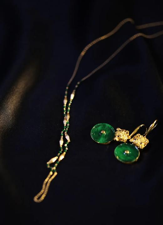 翡翠与黄金的流金岁月之河 | 帝王绿黄金古董感项链 商品图1