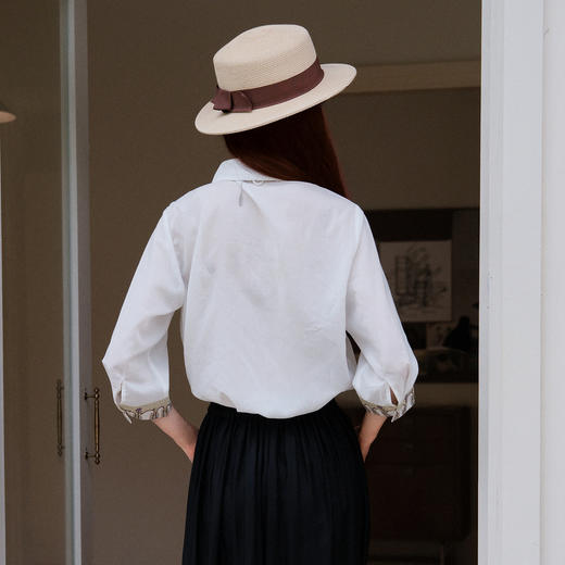 谜底白衬衫七分袖女士2025夏季新款通勤风绣花合体衬衣256MC6247 商品图2