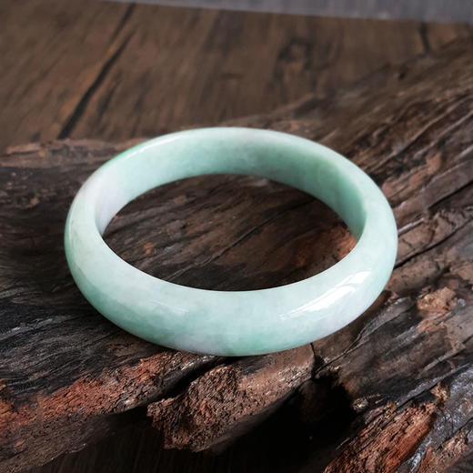 【天然正品】天然正桩细腻糯种61.5号春彩翡翠手镯080425AH55 现售价：2880 商品图4