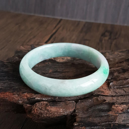 【天然正品】天然正桩细腻糯种61.5号春彩翡翠手镯080425AH55 现售价：2880 商品图5