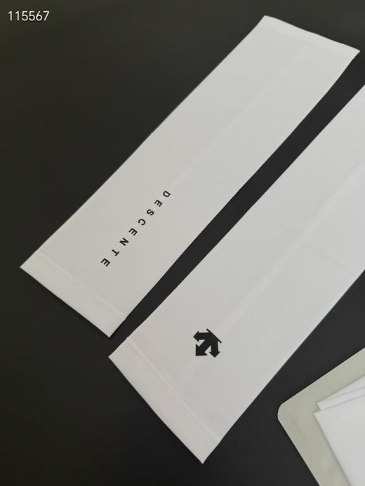 韩单正品迪桑特冰袖，官网在售490+一副的冰袖
迪桑特防晒冰袖！男女同款！出口韩国订单！
两个颜色  黑色，白色
 Size : 黑色 M L XL    白色 M L XL 商品图10