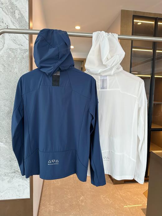 点此购买 海丽汉森春夏季男士防晒户外休闲舒适透汽外套 bk 316843 商品图2