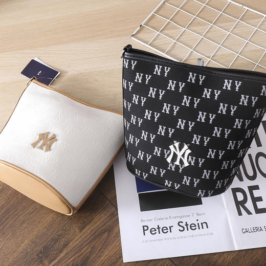 严选 | MLB复古提花水桶包 黑色/奶油色 19*14*23.5cm 商品图0