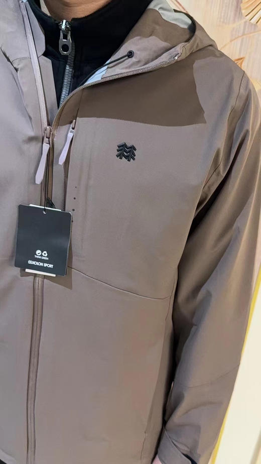 原单正品可隆KOLON SPORT冲锋衣，最新防雨防风科技。
剩余尺码：L XL XXL 标准尺码
原价2600 商品图5