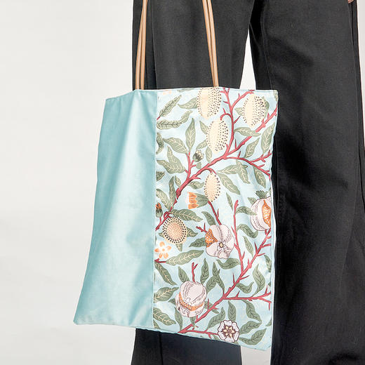 V&A博物馆 工艺美术系列 玫瑰 石榴 轻便拼接单肩包 商品图2