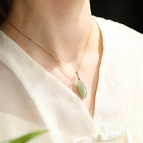 【顺丰包邮】五德·「只此青绿」和田青玉专场系列 | 晴水含情，玉润如诗，如盈盈春水，可入诗可作画【和田玉青玉一鸣惊人吊坠15天预售】