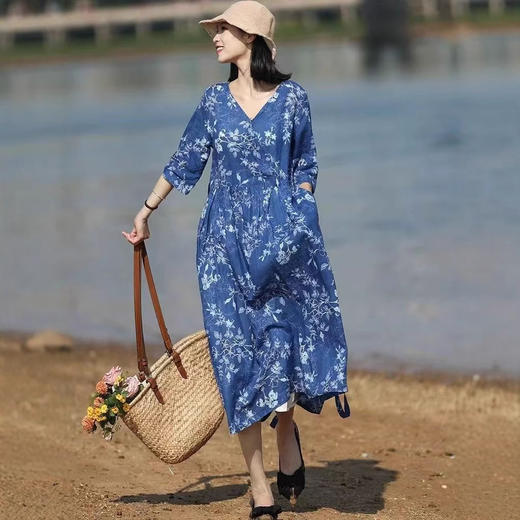 雀说 棉麻印花连衣裙女宽松复古V领五分袖过膝长裙子6078 商品图3