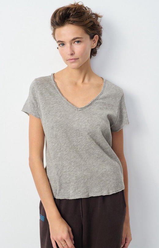 【4月28日 下午14:00 秒杀】AMV 设计师品牌 复古v领短袖"旧“T恤 白百何/朱珠/章小蕙都爱穿的 舒适T 商品图13