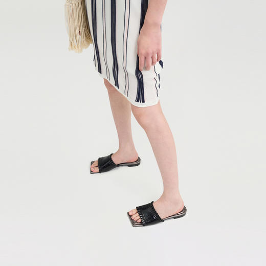 lost in echo2025春夏新款高级牛皮黑色手工花边薄底平跟凉拖鞋女 商品图4