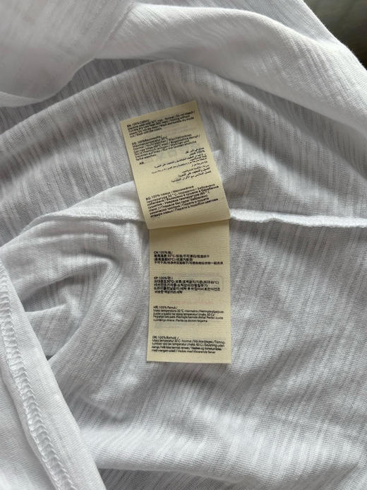 【4月28日 下午14:00 秒杀】AMV 设计师品牌 复古v领短袖"旧“T恤 白百何/朱珠/章小蕙都爱穿的 舒适T 商品图14