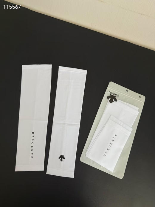 韩单正品迪桑特冰袖，官网在售490+一副的冰袖
迪桑特防晒冰袖！男女同款！出口韩国订单！
两个颜色  黑色，白色
 Size : 黑色 M L XL    白色 M L XL 商品图9