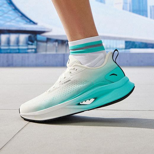 安踏氢跑COOL男子跑鞋 商品图2