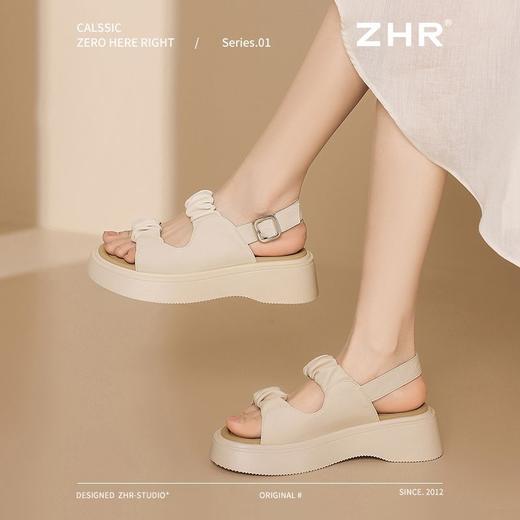 ZHR则则褶皱厚底凉鞋女2025夏季新款平底罗马凉鞋露趾沙滩凉鞋女 商品图3