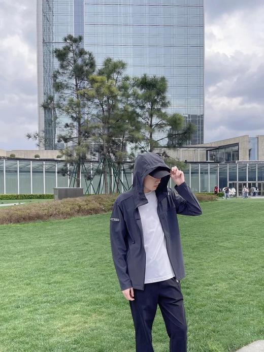 点此购买 海丽汉森春夏季男士防晒户外休闲舒适透汽外套 bk 316843 商品图6