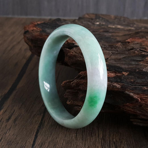 【天然正品】天然正桩细腻糯种61.5号春彩翡翠手镯080425AH55 现售价：2880 商品图6