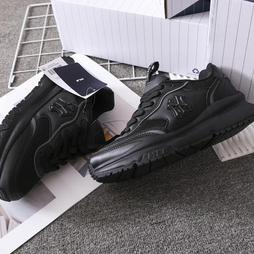 上脚超赞超时尚的#MLB拼接网面跑鞋！不买后悔一年‼️  🔥各种风格随意切换🔥男女皆可穿💞轻松get你的city walk‼️ 商品图7